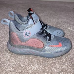 Nike Kid's KD Trey 5 VII Preschool Cool Grey/Bright Crimson-Black AT5686…